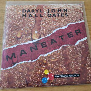 DARYL HALL & JOHN OATES MANEATER ~ DELAYED REACTION 12" 45 RPM Single 1982 LPC